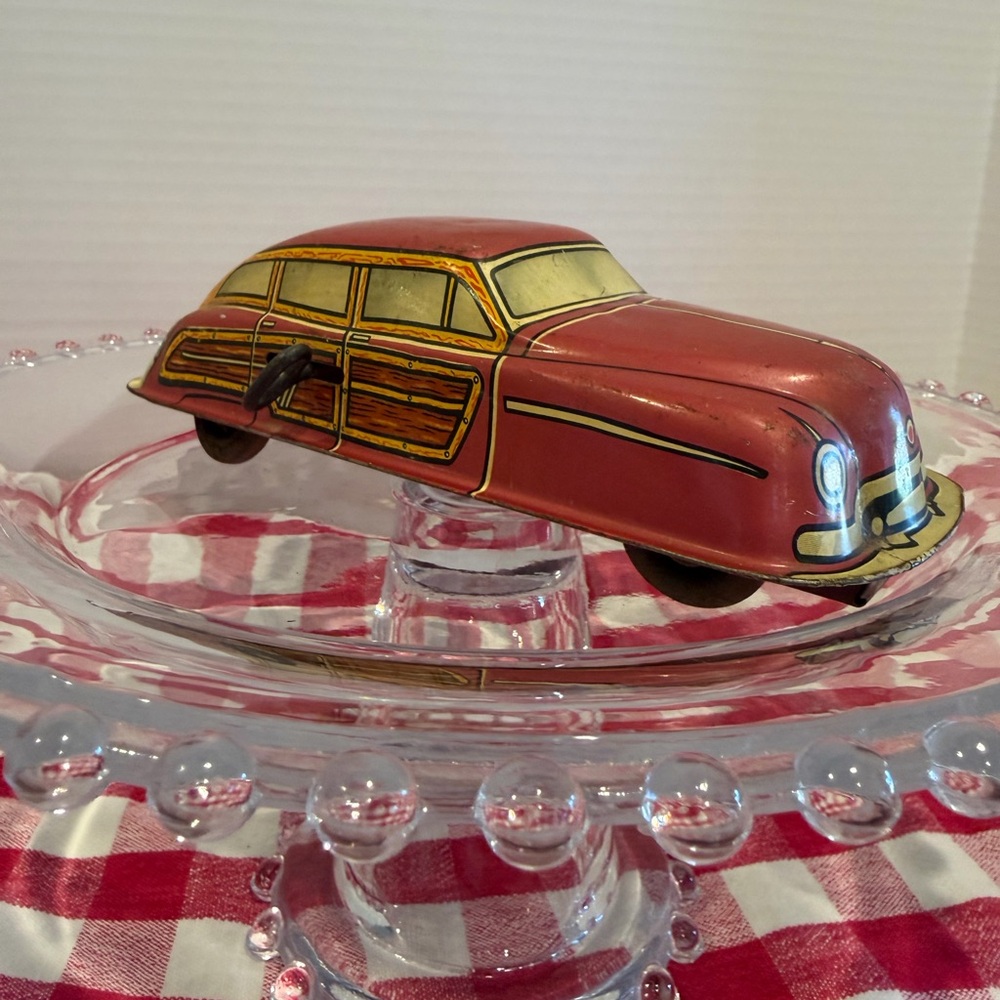 MARX WOODY STATION WAGON CAR TIN WIND UP TOY